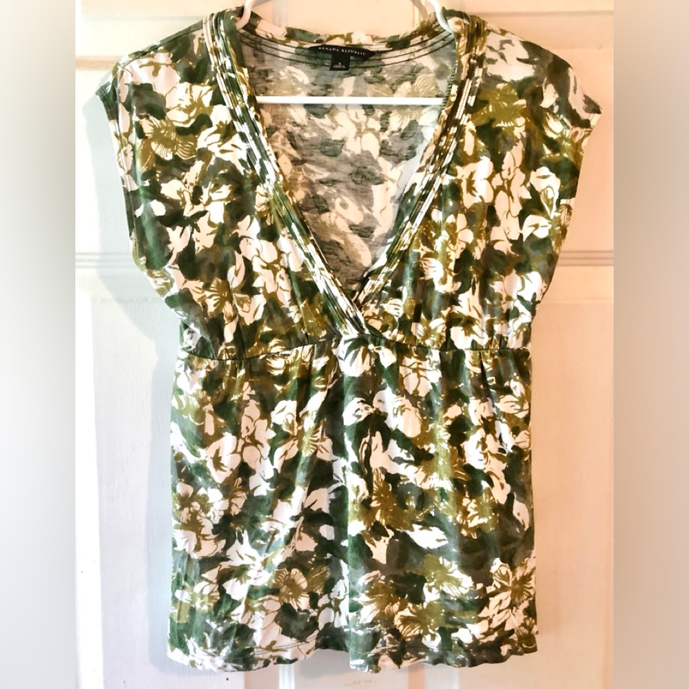 Vintage Banana Republic Green White Tropical Floral Pleat V Neck Knit Top Small